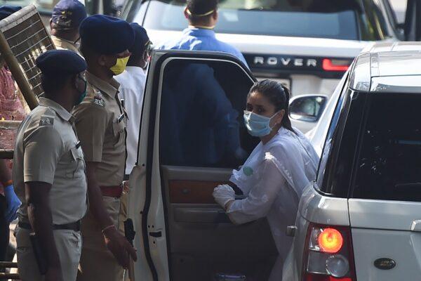 Bollywood actress Kareena Kapoor arrives at a crematorium to attend the funeral of actor Rishi Kapoor in Mumbai, India, on April 30, 2020. (Punit Paranjpe/AFP via Getty Images)
