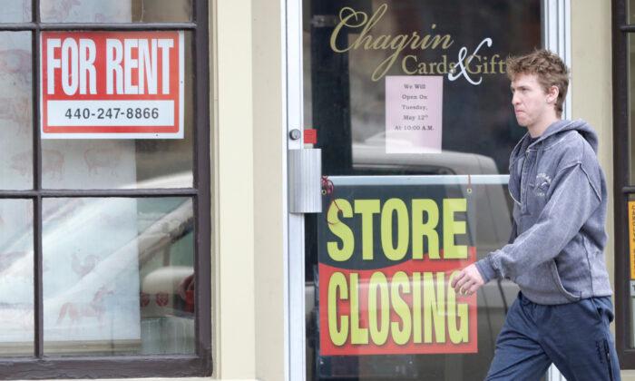 America’s GDP Suffers Record Collapse, Jobless Claims Point to Stalling Recovery