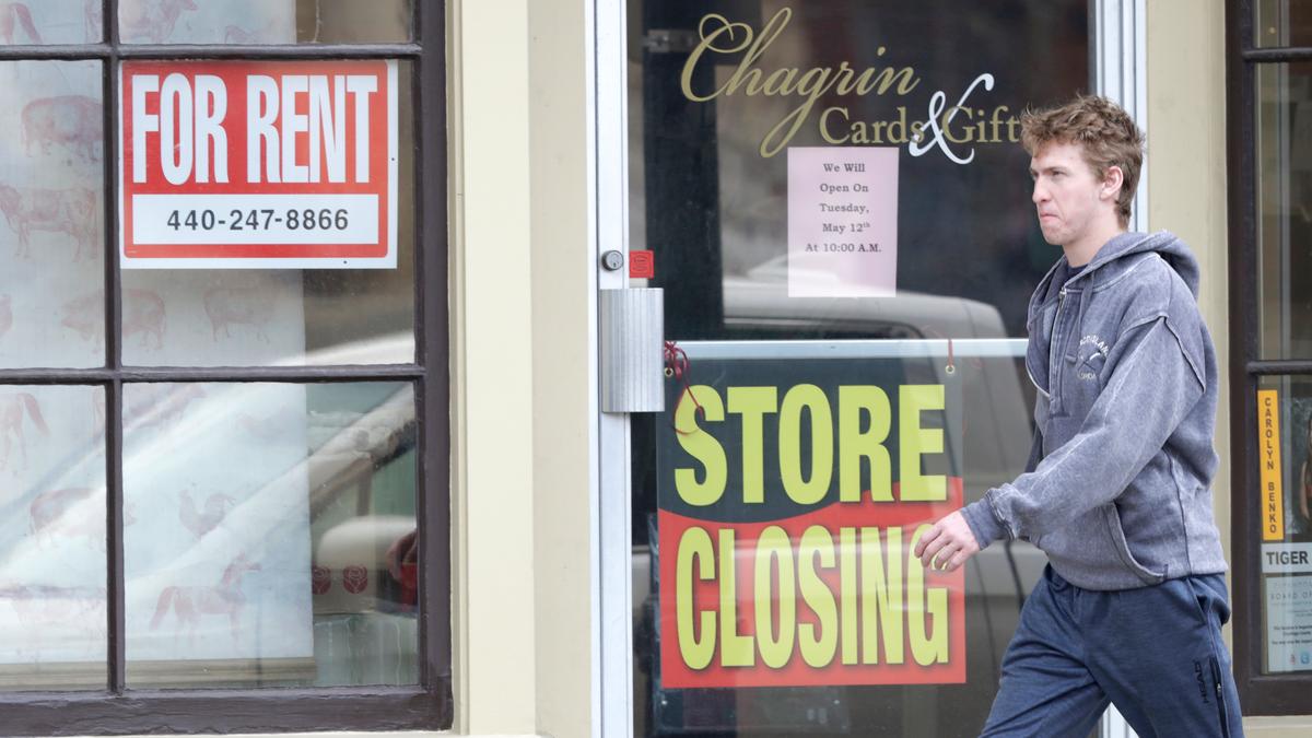 US GDP Suffers Record Collapse, Jobless Claims Point to Stalling Recovery