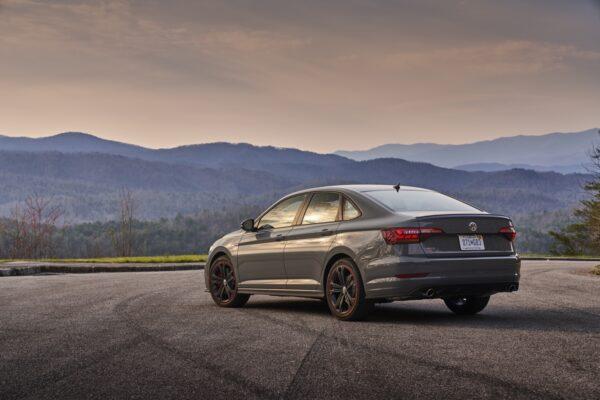 A sleek flow towards the rear. (Courtesy of Volkswagen)