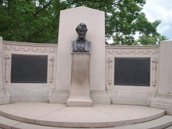 “The Lincoln Address Memorial,” designed by Louis Henrick, with bust of Lincoln by Henry Kirke Bush-Brown, erected at the Gettysburg National Cemetery in 1912. (Public Domain)