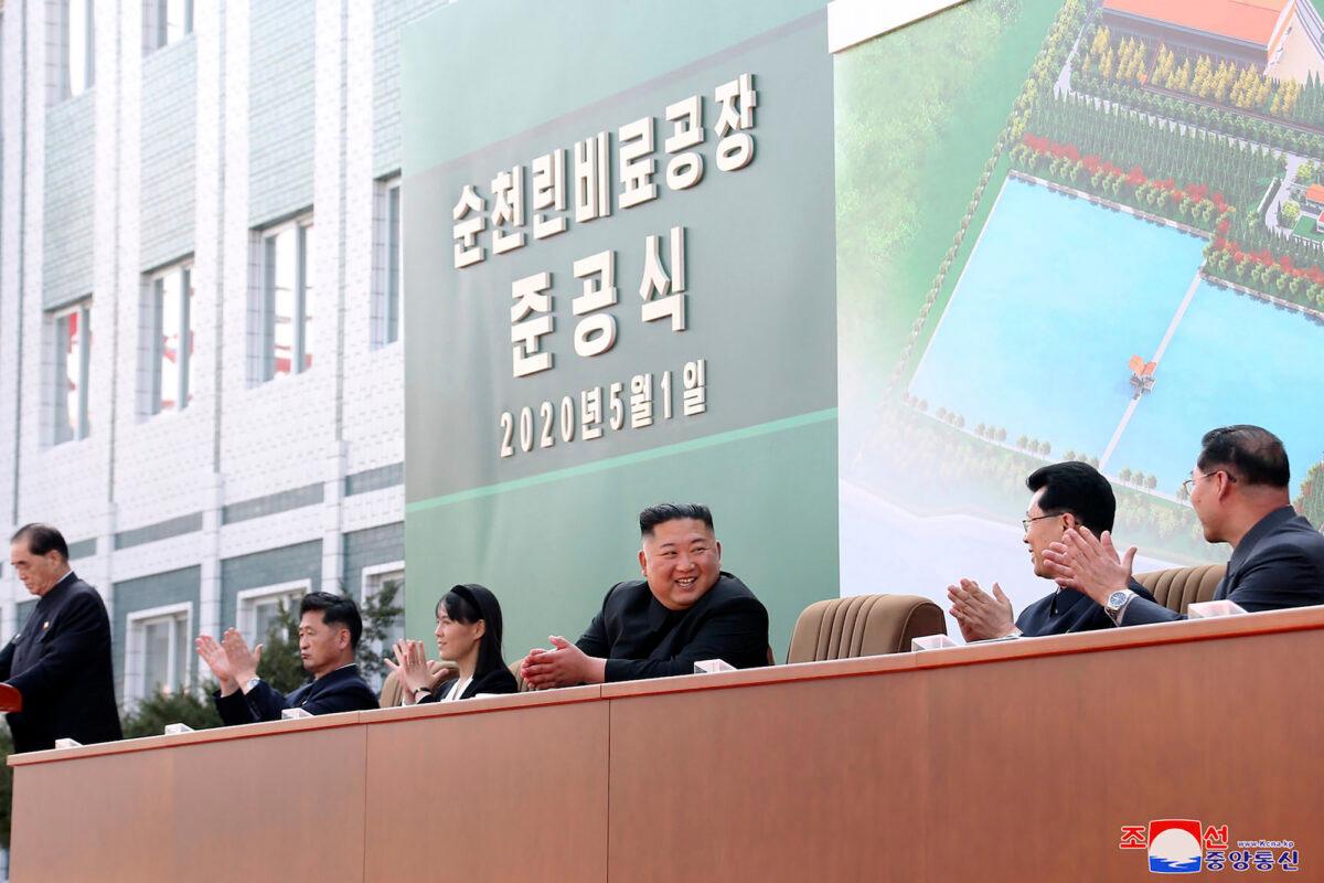 North Korean leader Kim Jong Un (C) claps with his sister Kim Yo Jong (third from left) during a ceremony at a fertilizer factory in Sunchon, near Pyongyang, North Korea, on May 1, 2020. (Korean Central News Agency/Korea News Service via AP)