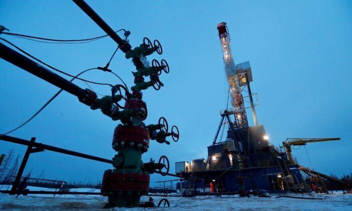 Oil Prices Maintain Upward Momentum Over Mounting Ukraine Tensions
