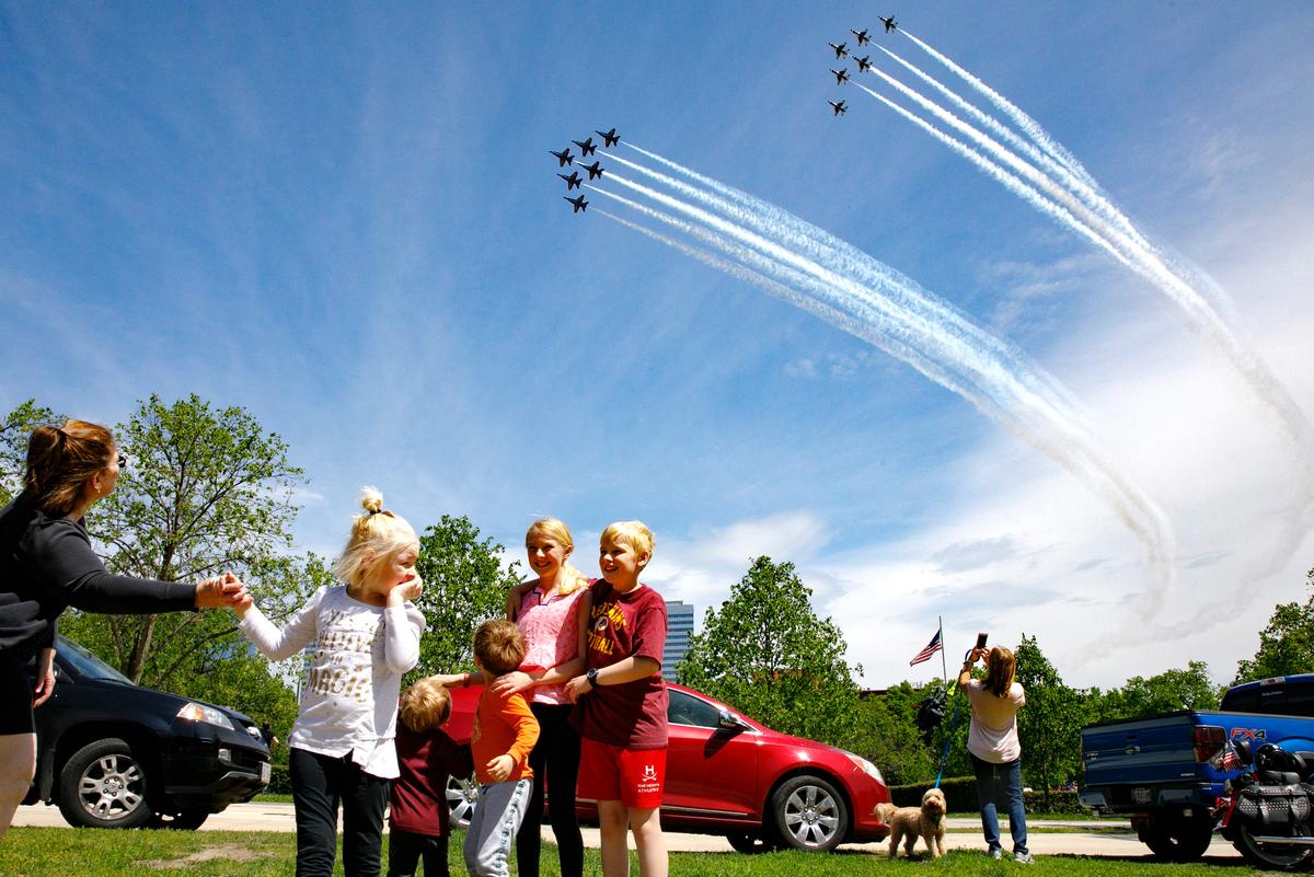 Crowds Flock to National Mall for Blue Angels and Thunderbirds Flyover