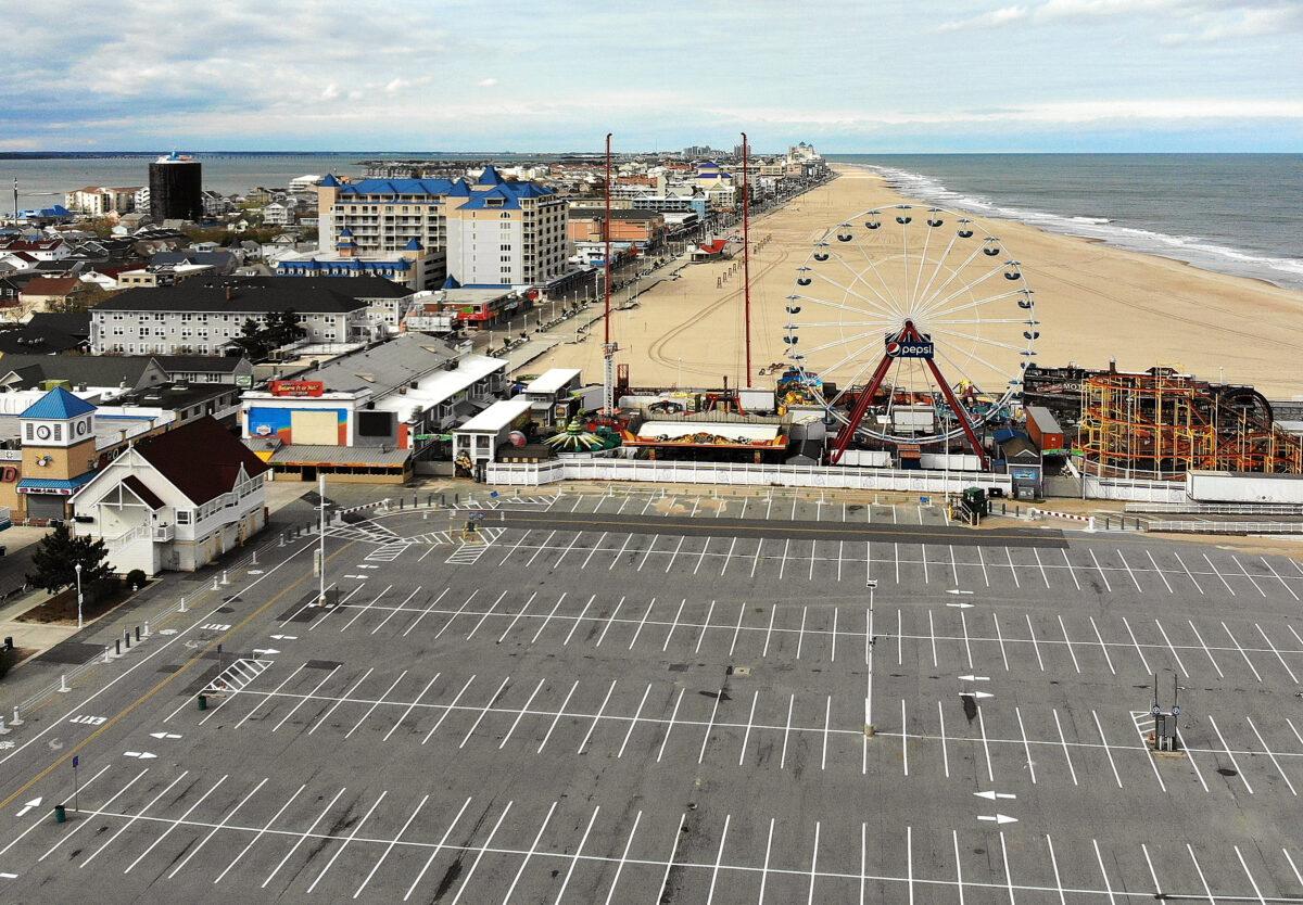 An empty parking lot and beach in Ocean City, Maryland, on April 27, 2020. (Mark Wilson/Getty Images)
