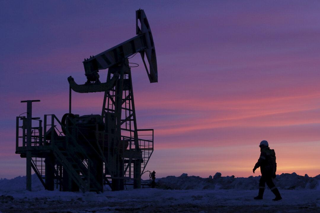 Oil Falls Towards $125 as Investors Weigh US Import Ban
