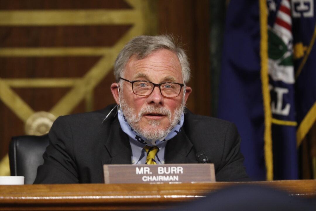 Intel Chairman Says He'll Vote for Trump’s DNI Pick