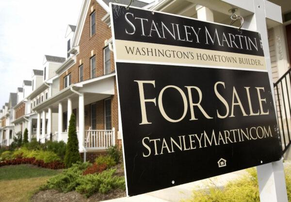 File photo showing a real estate "For Sale" sign on a residential corner in Centreville, Va., on 29 Aug. 2006. (Paul Richards/AFP via Getty Images)