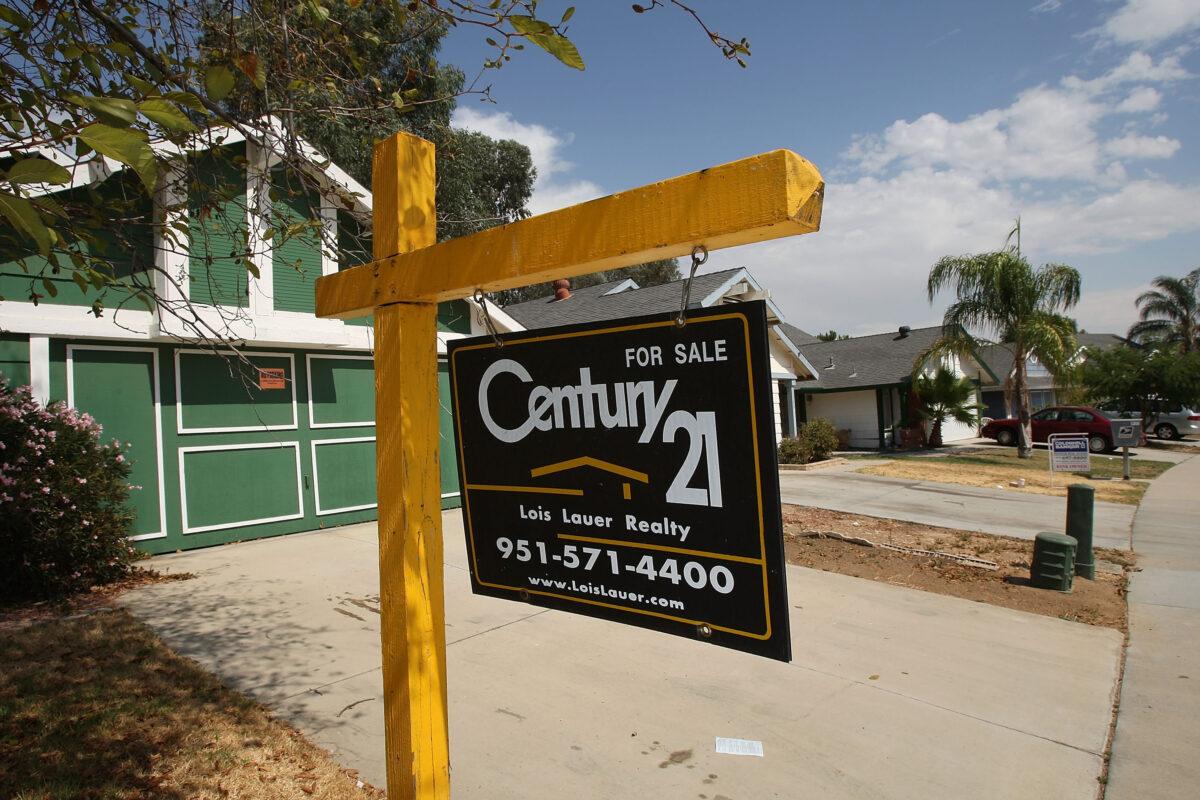 A “For Sale” sign is on display outside a home in Moreno Valley, Cali., on August 25, 2008. (David McNew/Getty Images)