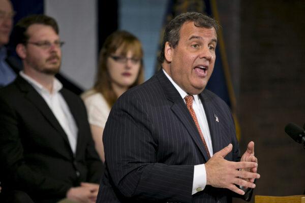 New Jersey Governor Chris Christie speaks at the University of New Hampshire at Manchester, in Manchester, New Hampshire, on May 12, 2015. (Dominick Reuter/Reuters)