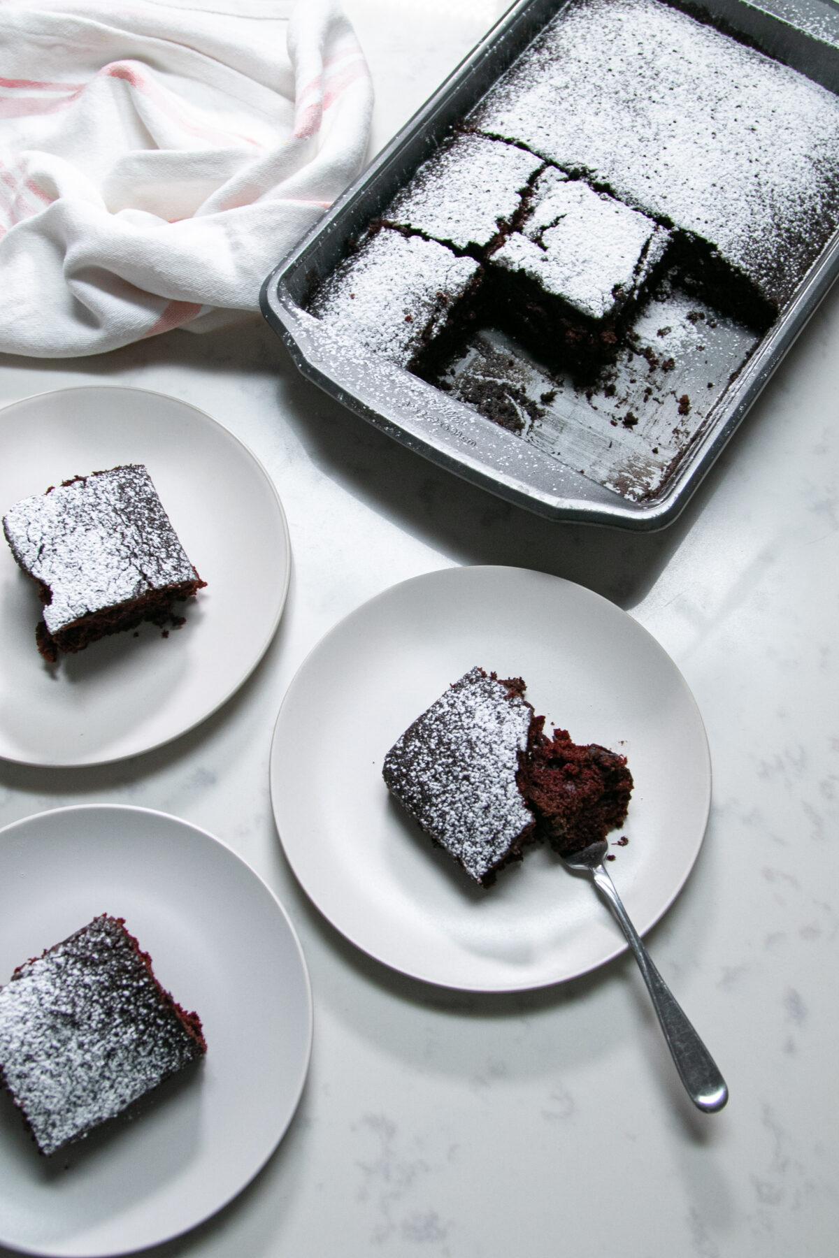Dust the cake with powdered sugar to serve—if it lasts that long. (Chung I Ho/The Epoch Times)