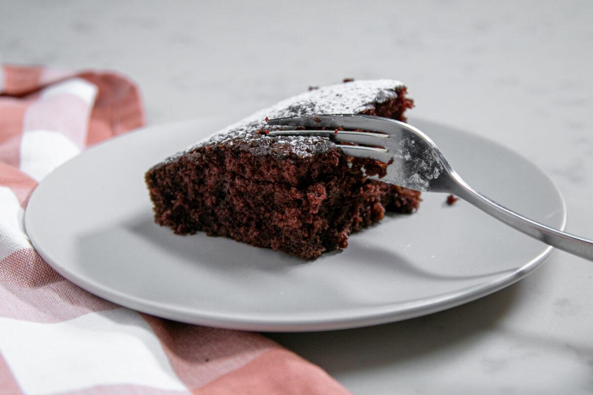 Dust the cake with powdered sugar to serve—if it lasts that long. (Chung I Ho/The Epoch Times)