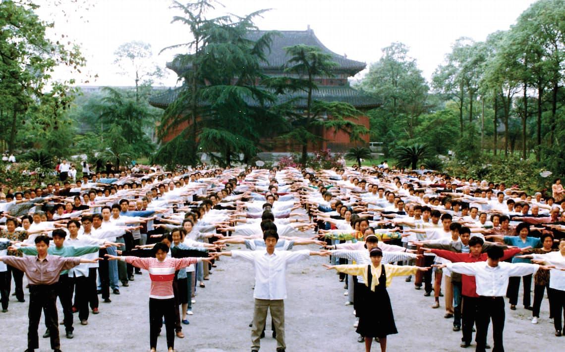 Falun Dafa practitioners gathered in a park in Chengdu City, China, for morning exercises some time in the 1990s before the persecution against the meditation practice began. (Courtesy of Faluninfo.net)