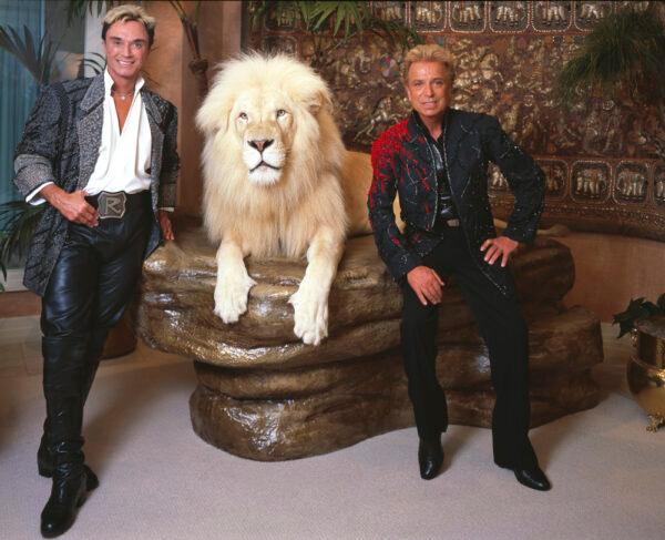 Roy Horn and Siegfried Fischbacher with their white lion in a file photo. (Carol M. Highsmith/Public Domain)