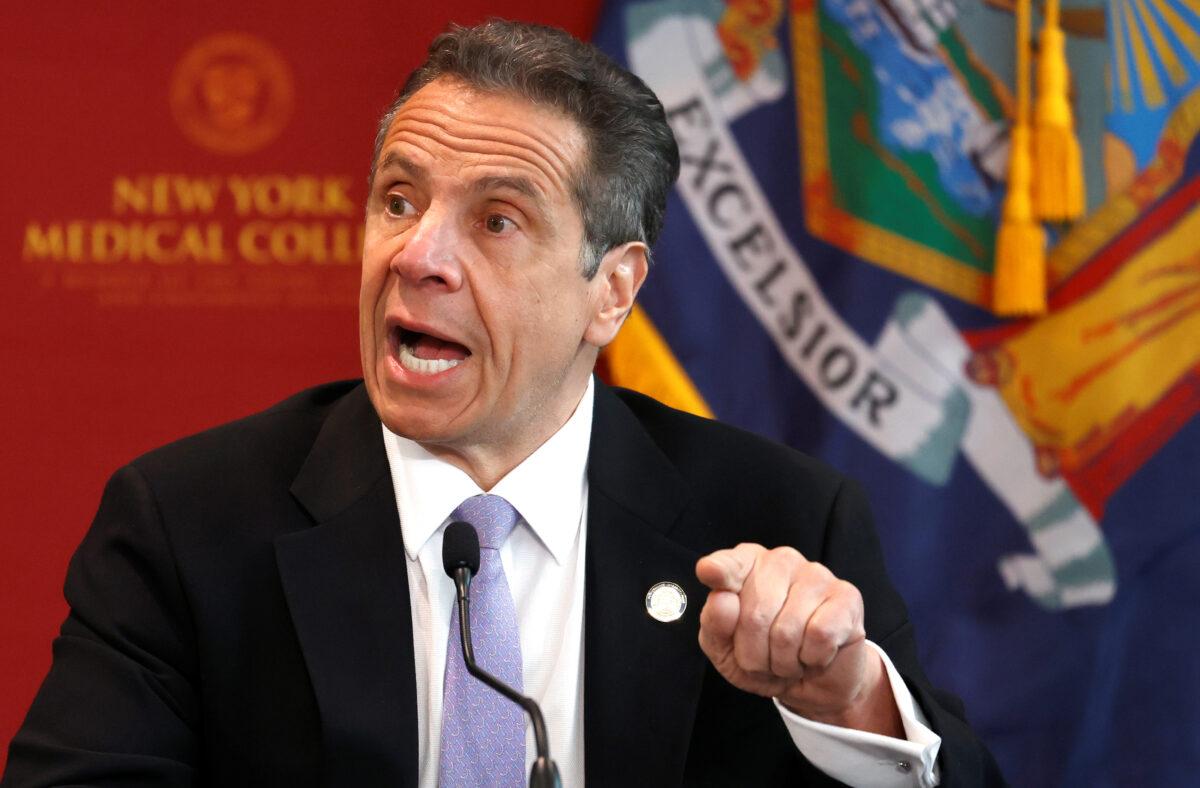New York Governor Andrew Cuomo holds his daily briefing at New York Medical College during the CCP virus outbreak in Valhalla, N.Y., on May 7, 2020. (Mike Segar/Reuters)