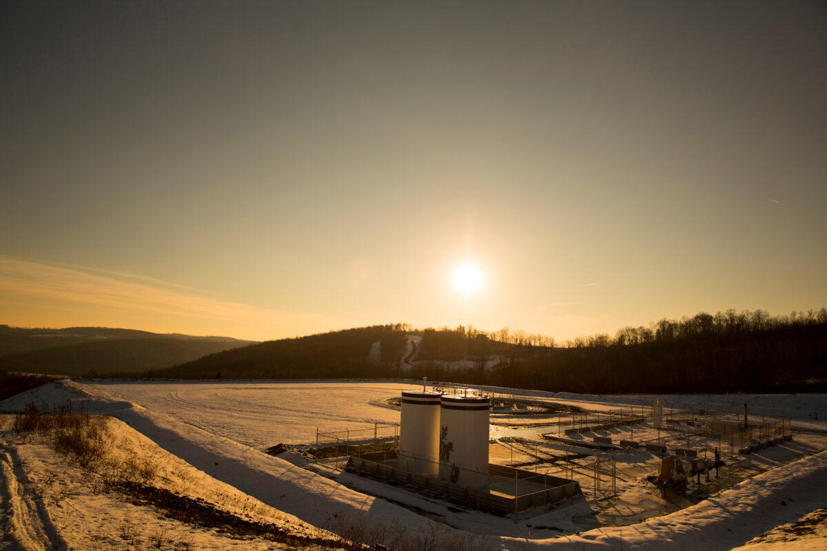 A Chesapeake Energy natural gas well pad rests on the hill in Litchfield Township, Penn., on Jan. 9, 2013. (Brett Carlsen/Reuters)
