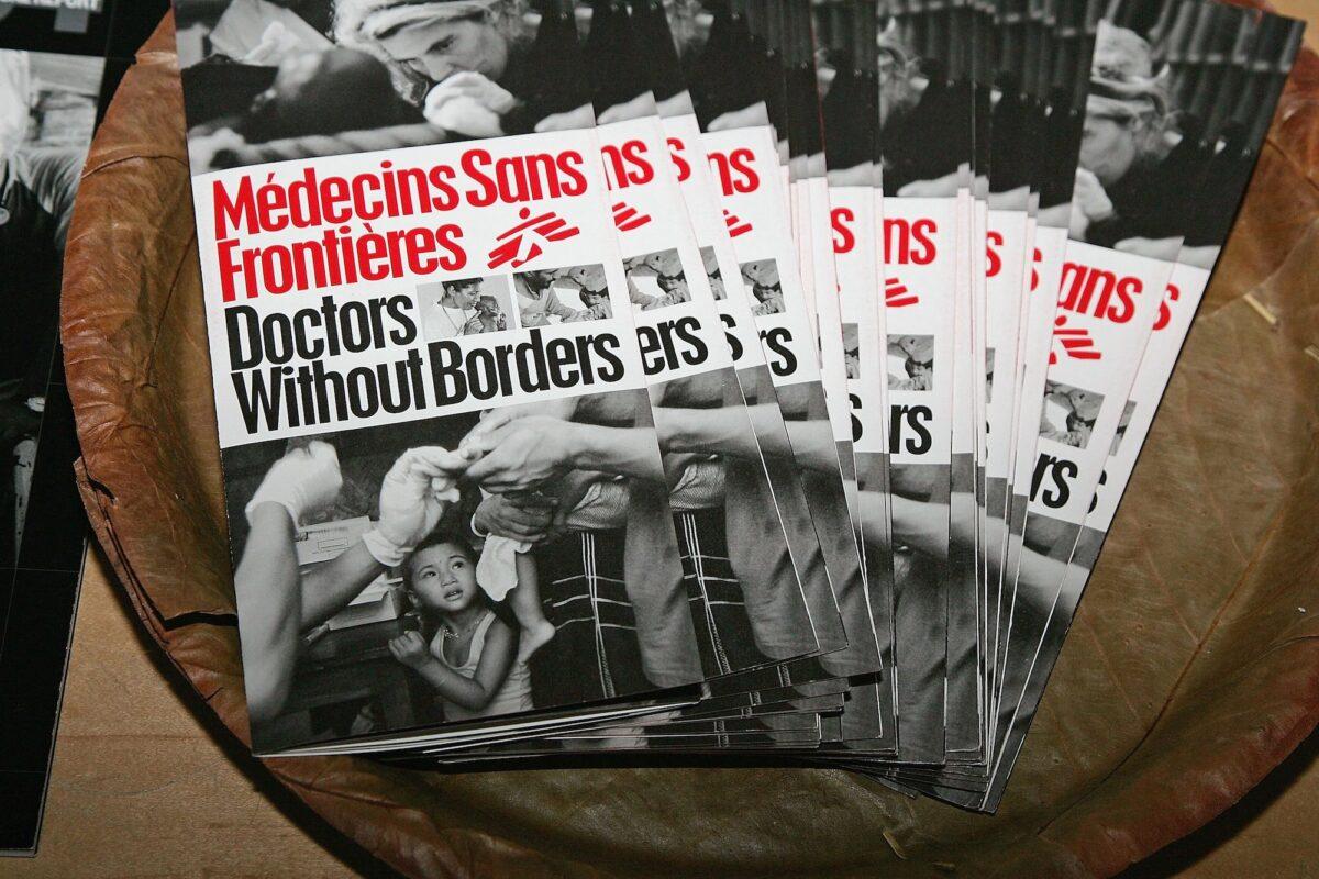 Pamphlets on display at a fundraiser for Doctors Without Borders/Médecins Sans Frontières (MSF), at a private residence in Venice, Cali., on May 25, 2006. (David Livingston/Getty Images)