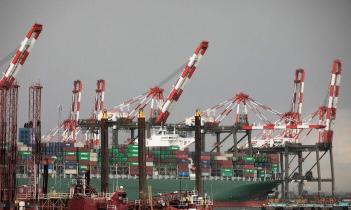 World’s Largest Shipping Company Expects 25 Percent Drop in Container Demand