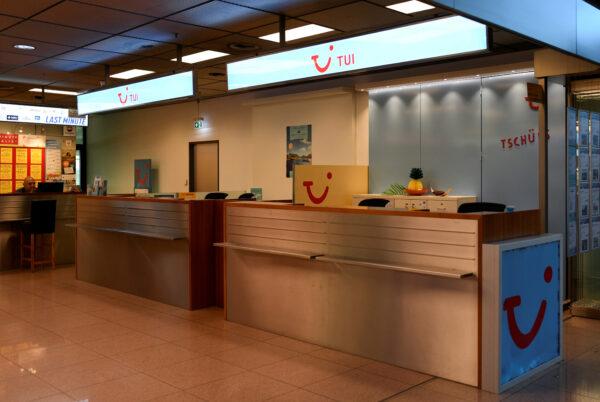 A closed counter of the German travel company TUI is seen at the Helmut-Schmidt-Airport during the outbreak of the CCP virus (COVID19), in Hamburg, Germany on March 16, 2020. (Fabian Bimmer/Reuters)