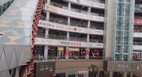Wuhan’s Popular Shopping Center Losing Nearly All Business Tenants
