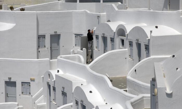 Greek Tourism Slump Threatens a Decade of Hard-Won Gains