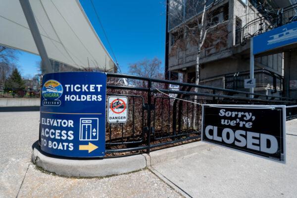 A ticket booth in town of Niagara Falls is seen during the CCP virus pandemic in Niagara Falls, Canada, on April 27 2020. (Emma McIntyre/Getty Images)
