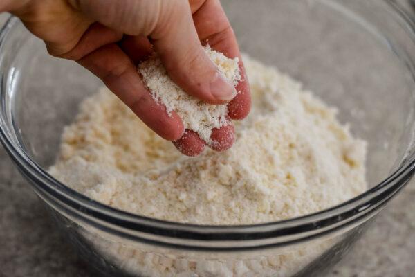 Mix the flour, salt, and butter with your fingers until crumbly. (Photo by Audrey Le Goff)