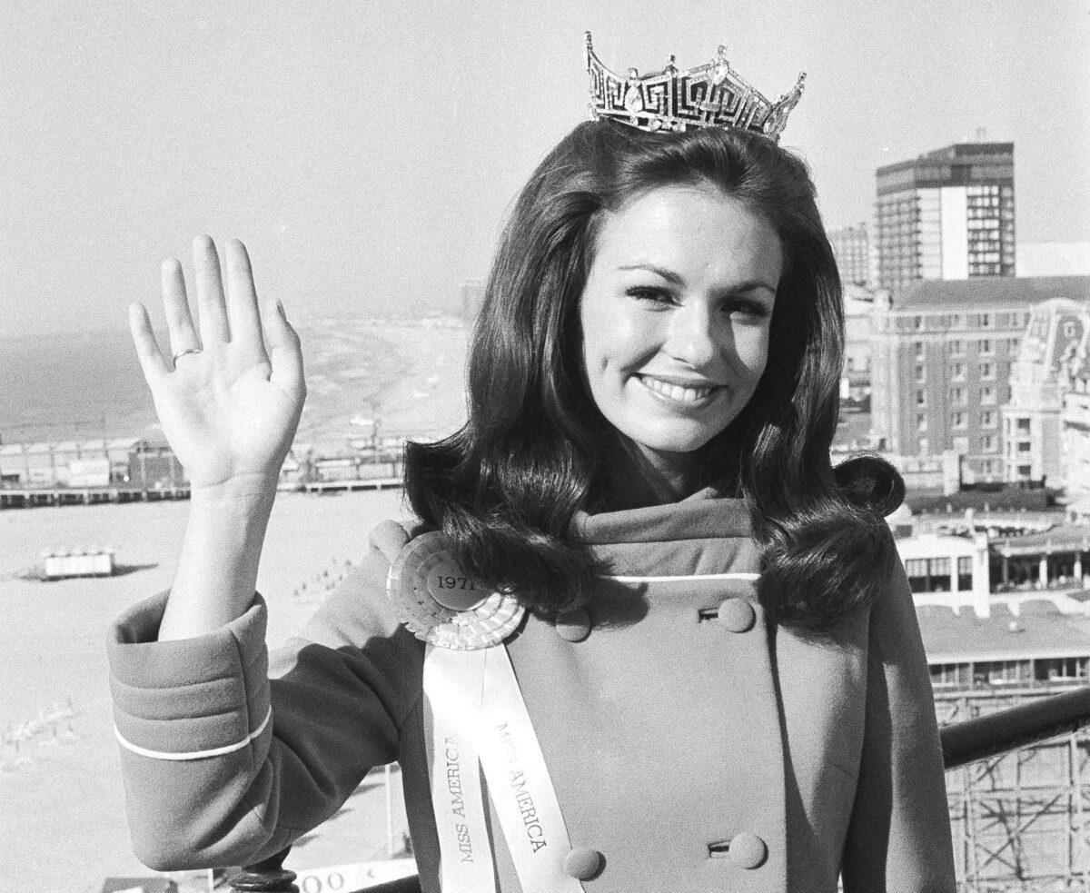 Twenty-one year old Phyllis George of Denton, Texas, waves against backdrop of he beach and ocean at Atlantic City, N.J., on Sept. 13, 1970, a day after she was named Miss America. (Bill Ingraham/AP Photo)