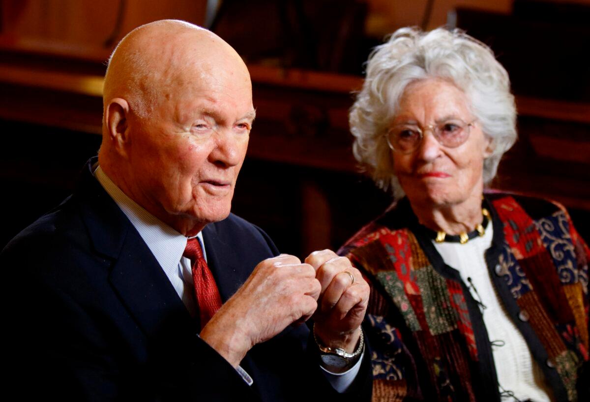 Former astronaut and U.S. Sen. John Glenn (D-Ohio), left, answers questions with his wife Annie Glenn during an interview with The Associated Press at the Ohio Statehouse in Columbus, Ohio, on May 14, 2015. (Paul Vernon/AP Photo/File)