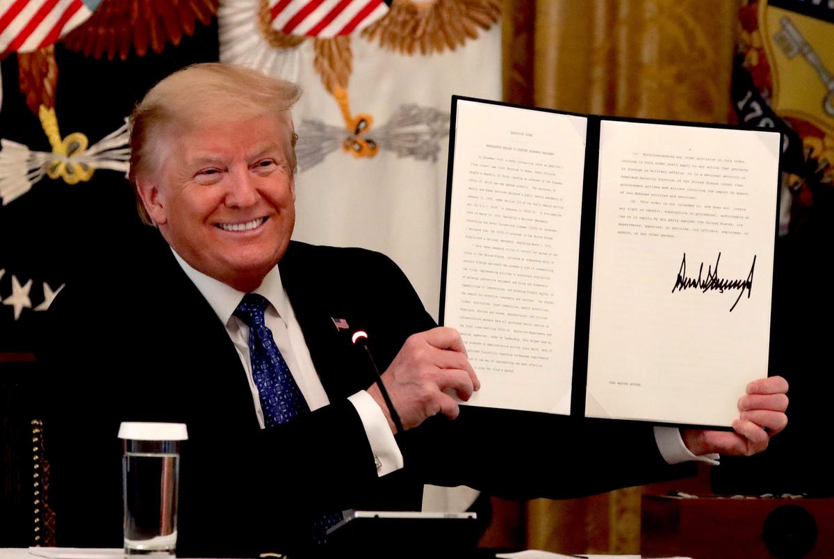 Trump Signs Executive Order Cutting Federal Regulations to Spur Economic Growth