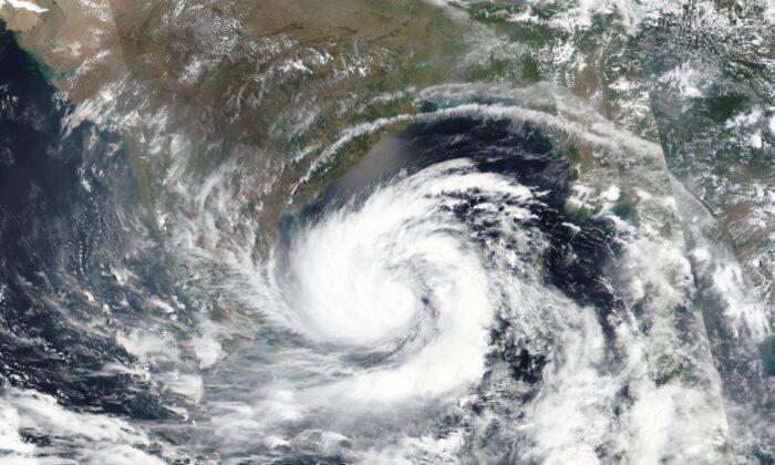 Strongest Cyclone in Over a Decade Slams Into India, Bangladesh