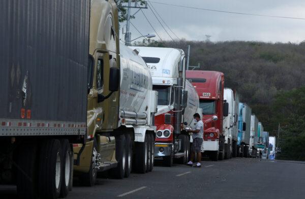 Trucks are parked in a queue at the border between Costa Rica and Nicaragua, after Nicaragua's government closed the border for freight traffic, during the outbreak of the CCP virus disease (COVID-19), in Penas Blancas, Costa Rica on May 21, 2020. (Juan Carlos Ulate/Reuters)