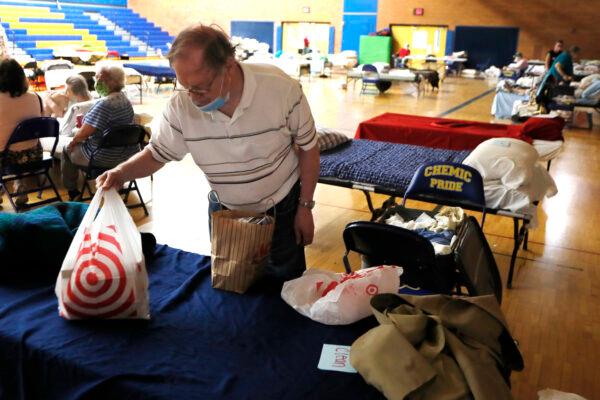 Dan Roberts packs his belongings as he prepares to move out at the temporary shelter at Midland High School, in Midland, Mich., on May 21, 2020. (Carlos Osorio/AP Photo)