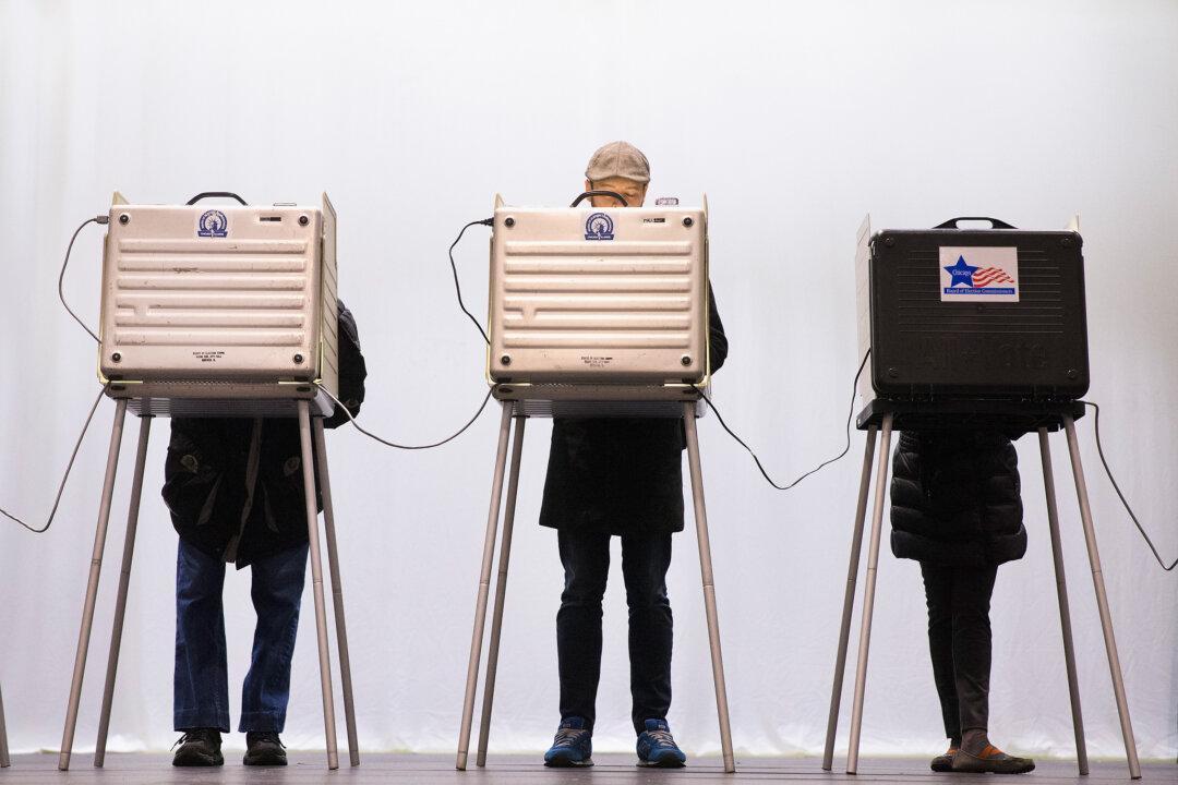 Illinois Lawmakers Approve Bill Making Vote-By-Mail Easier Ahead of November Election