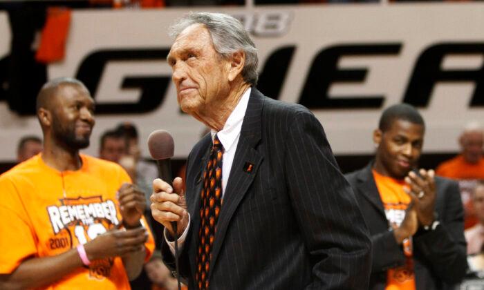 Eddie Sutton, Hall of Fame Basketball Coach, Dies at 84