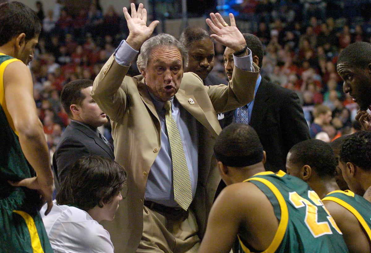 San Francisco basketball coach Eddie Sutton talks with his team in the first half of an NCAA college basketball game against Gonzaga, in Spokane, Wash., on Jan. 21, 2008. (Ingrid Barrentine/AP file photo)
