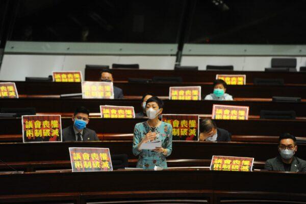 Tanya Chan, a lawmaker of the pro-democracy Civic Party, speaks at the Legislative Council (LegCo) building on May 27, 2020. (Sung Bilong/The Epoch Times)