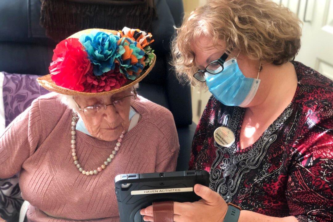 Seniors Facility Uses Digital Chat Platform to Connect Residents, Families