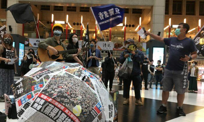 Taiwan Pledges Help for Fleeing Hongkongers, Riles China