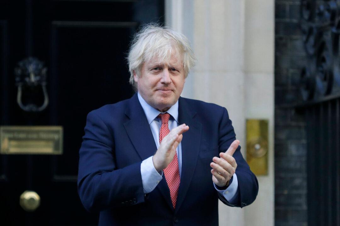 In Lockdown Easing, UK’s Johnson Says Groups of 6 Can Meet