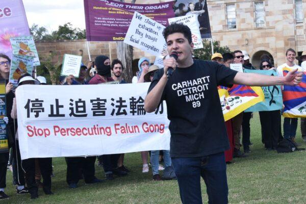  University of Queensland student and human rights activists Drew Pavlou leads a rally at the university campus in Brisbane, Australia, on July 31, 2019. (Faye Yang/The Epoch Times)