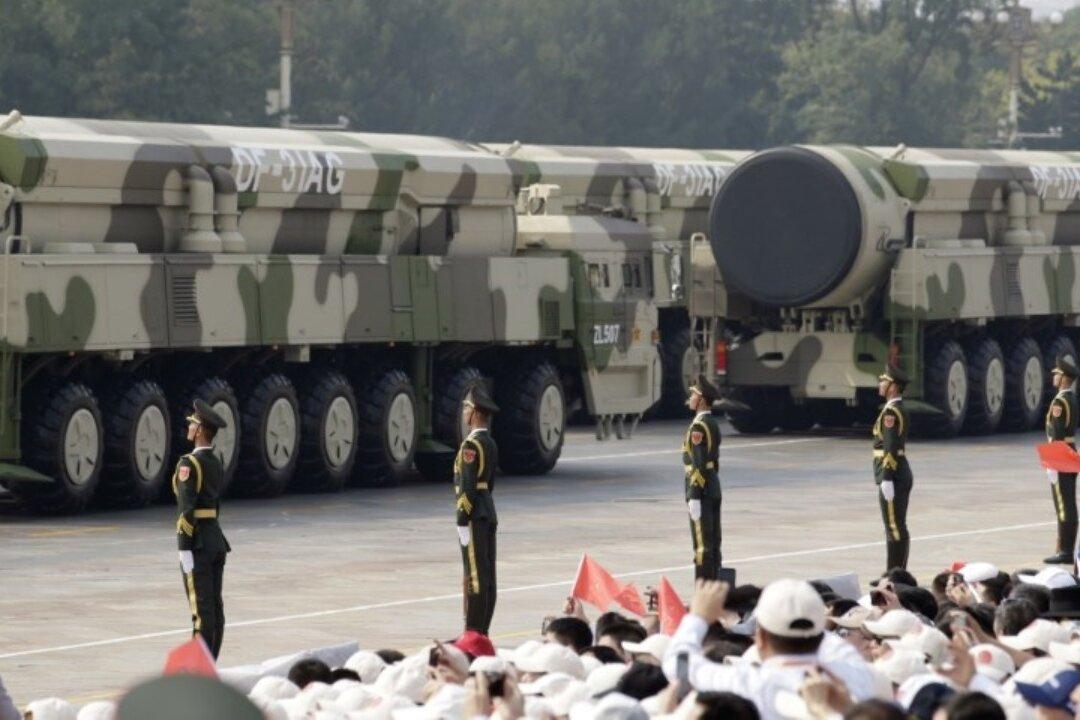 US Lawmakers to Unveil Bill Banning Investment in Firms Tied to China’s Military