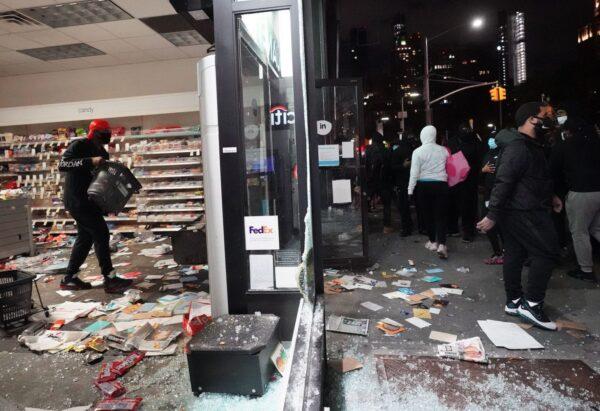 People loot a store during protests over the death of George Floyd by a Minneapolis police officer, in New York on June 1, 2020. (Bryan R. Smith/AFP via Getty Images)
