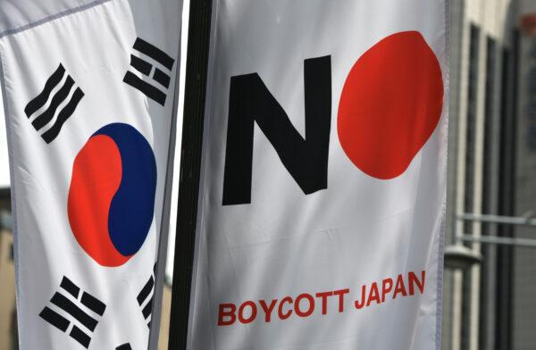 A South Korean flag (L) and a banner (R) that reads "Boycott Japan" hangs along a street in Seoul's Jung-gu district, South Korea, on Aug. 6, 2019. (Jung Yeon-je/AFP via Getty Images)