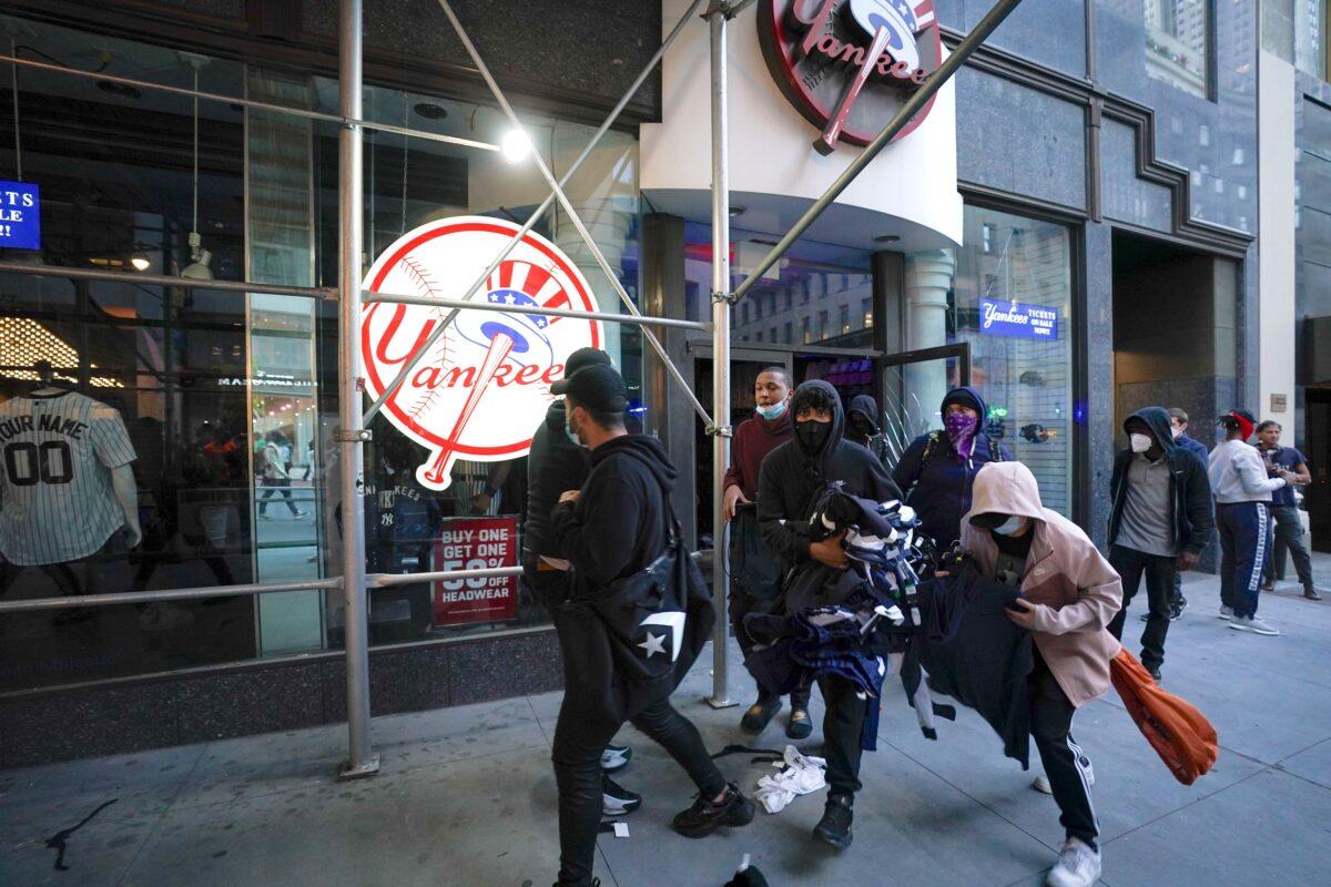 Protesters loot a NY Yankee store during demonstrations over the death of George Floyd, in New York City, on June 1, 2020. (Bryan R. Smith/AFP/Getty Images)