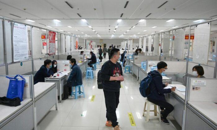 China’s Services Sector Bounces Back Into Growth, Job Losses Continue: Caixin PMI