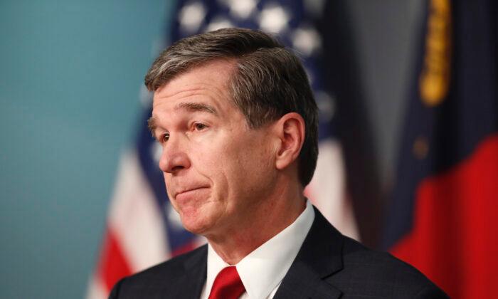 North Carolina Governor Orders Residents to Stay Home Every Night