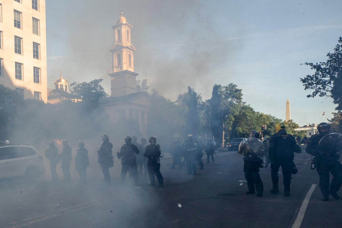 Police move demonstrators away from St. John's Church across Lafayette Park from the White House in Washington on June 1, 2020. (Alex Brandon/AP Photo)