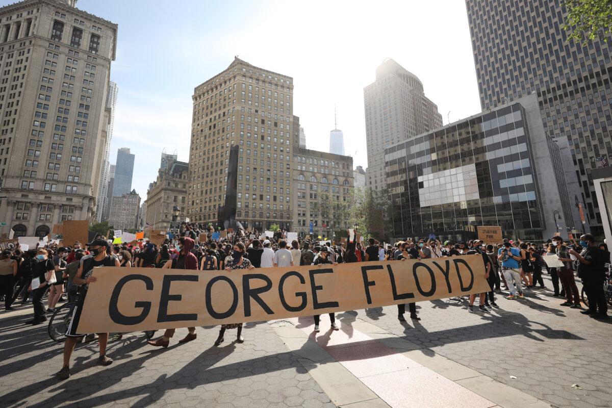 Hundreds of demonstrators protest the police-custody death of George Floyd, in New York City, N.Y., on May 29, 2020. (Spencer Platt/Getty Images)
