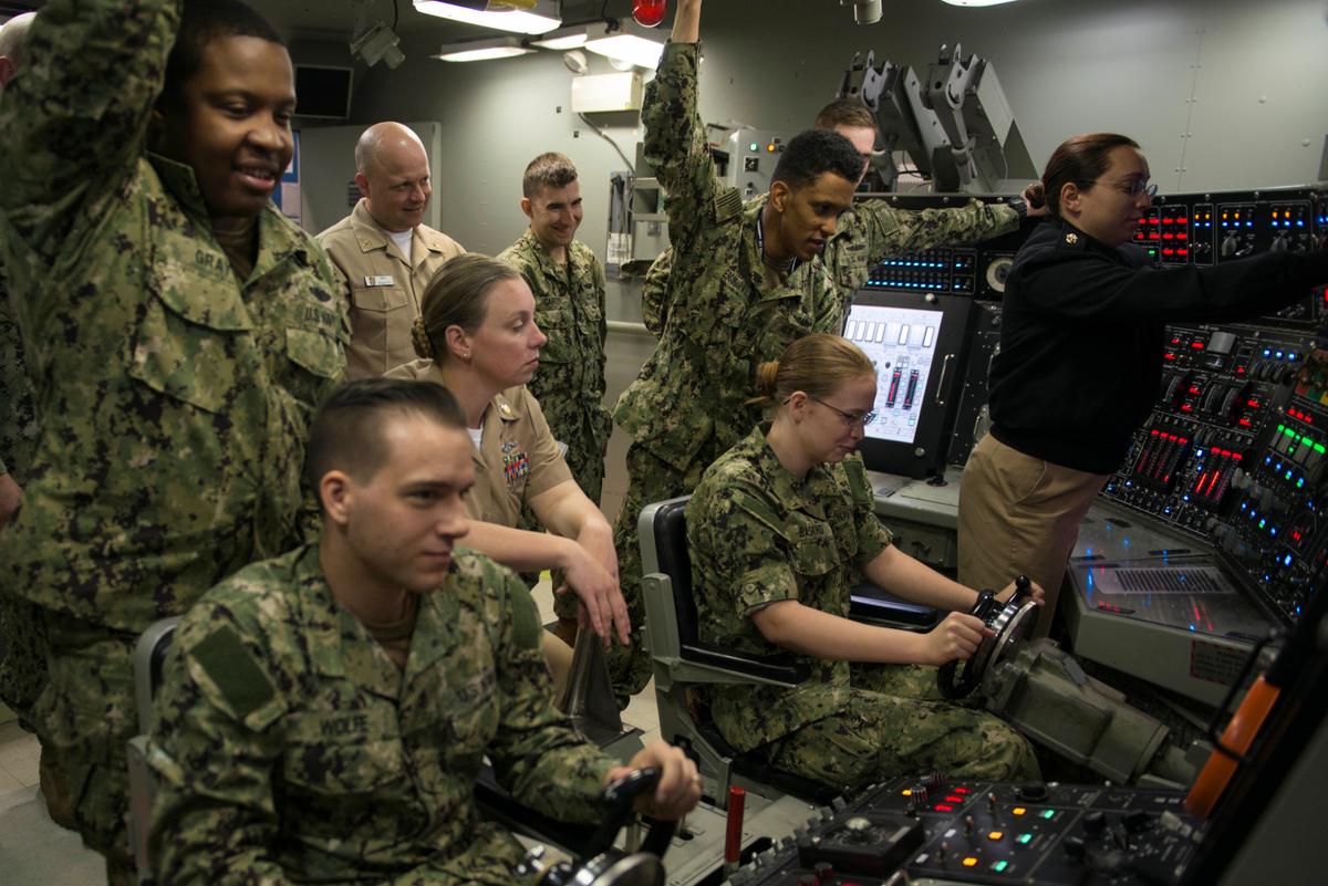 Sailors assigned to the Gold crew of the USS Ohio (SSGN 726) practice driving a simulated submarine in the ship's control trainer at Trident Training Facility in Bangor on June 11, 2018 (<a href="https://www.dvidshub.net/image/4473049/uss-ohio-ssgn-726-gold-sailors-train-trident-training-facility-bangor">Mass Communication Specialist 1st Class Amanda R. Gray</a>/U.S. Navy)